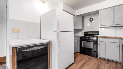 Kitchen - 49 Monroe Ave, Newark, OH 43055 photo 2 of 3
