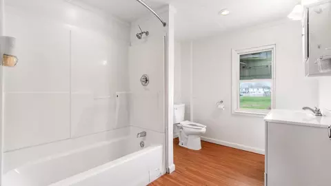 Bath - 49 Monroe Ave, Newark, OH 43055 photo 1 of 2