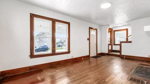 Living - 49 Monroe Ave, Newark, OH 43055 photo 2 of 5