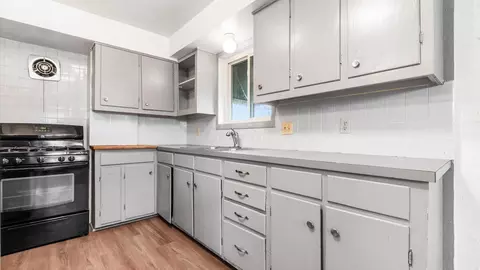 Kitchen - 49 Monroe Ave, Newark, OH 43055 photo 3 of 3