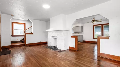 Living - 49 Monroe Ave, Newark, OH 43055 photo 4 of 5