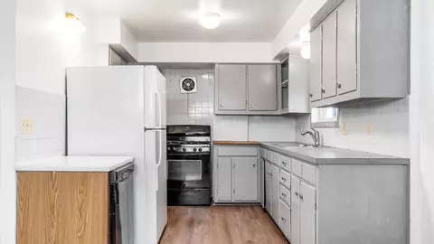 Kitchen - 49 Monroe Ave, Newark, OH 43055 photo 1 of 3