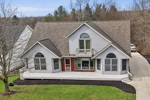 789 Country Club Dr, Howard, OH 43028