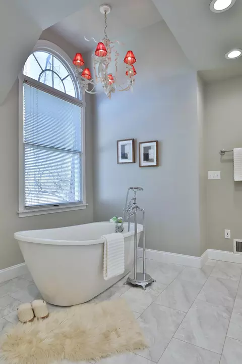 Bath - 41 Indian Run Dr, Dublin, OH 43017 photo 3 of 8
