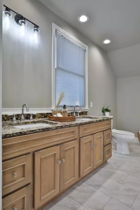 Bath - 41 Indian Run Dr, Dublin, OH 43017 photo 2 of 8