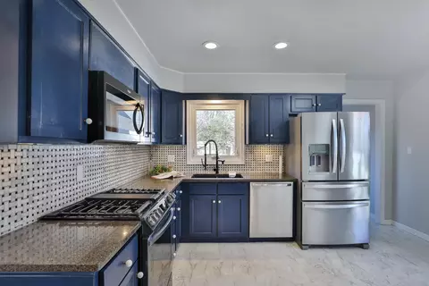 Kitchen - 41 Indian Run Dr, Dublin, OH 43017 photo 2 of 5