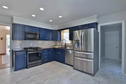 Kitchen - 41 Indian Run Dr, Dublin, OH 43017 photo 3 of 5