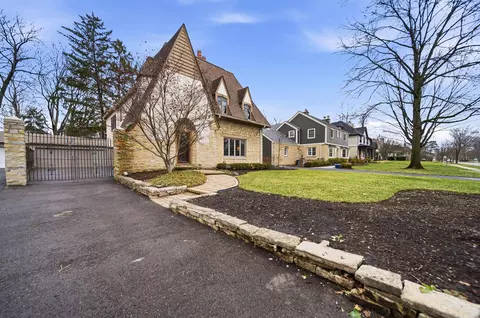 2378 Kensington Dr, Columbus, OH 43221