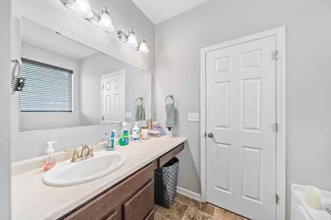 Entry Way - 1908 Branch Pl, Lancaster, OH 43130 photo 10 of 11