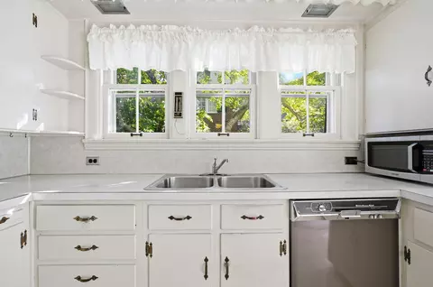 Kitchen - 2425 Bryden Rd, Columbus, OH 43209 photo 4 of 4