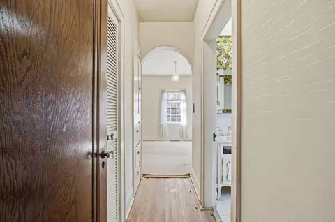 Entry Way - 2425 Bryden Rd, Columbus, OH 43209 photo 3 of 9