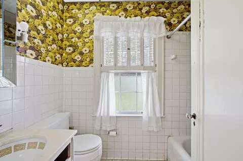 Bath - 2425 Bryden Rd, Columbus, OH 43209 photo 1 of 2