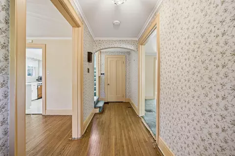 Entry Way - 2425 Bryden Rd, Columbus, OH 43209 photo 2 of 9