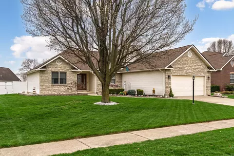 Exterior - 1007 Ridge Dr, Circleville, OH 43113 photo 2 of 10