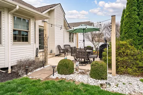 Exterior - 1007 Ridge Dr, Circleville, OH 43113 photo 6 of 10