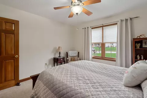 Bedroom - 1007 Ridge Dr, Circleville, OH 43113 photo 5 of 6