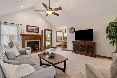 Living - 1007 Ridge Dr, Circleville, OH 43113 photo 1 of 2