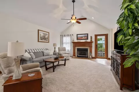 Living - 1007 Ridge Dr, Circleville, OH 43113 photo 2 of 2