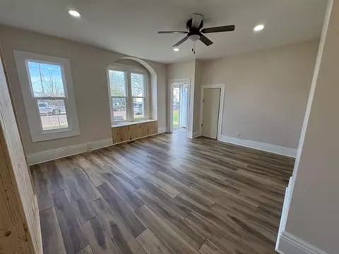 Living - 624 S Scioto St, Circleville, OH 43113 photo 2 of 2