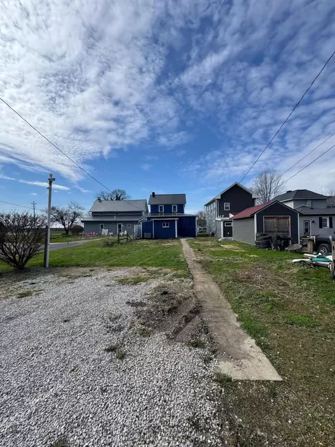 Exterior - 624 S Scioto St, Circleville, OH 43113 photo 3 of 3
