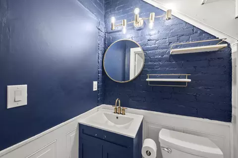 Bath - 74 E Dodridge St, Columbus, OH 43202 photo 1 of 3