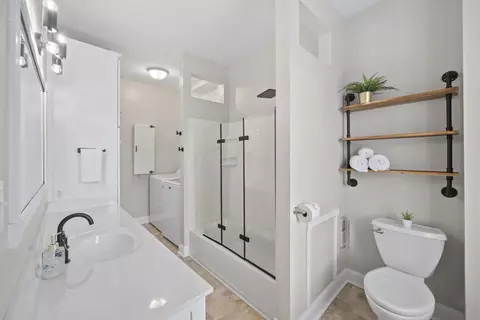 Bath - 74 E Dodridge St, Columbus, OH 43202 photo 2 of 3
