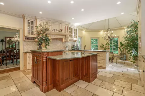Kitchen - 700 Eagle Rdg, Powell, OH 43065 photo 1 of 8