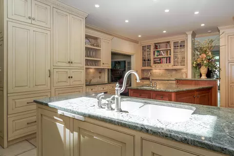 Kitchen - 700 Eagle Rdg, Powell, OH 43065 photo 7 of 8