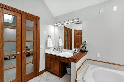 Bath - 3570 Needham Rd, Mansfield, OH 44904 photo 4 of 6