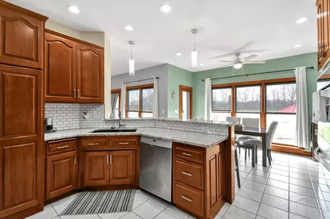 Kitchen - 3570 Needham Rd, Mansfield, OH 44904 photo 2 of 4