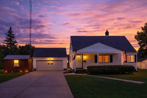104 W Carolina Ave, Sebring, OH 44672