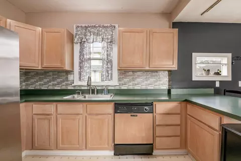 Kitchen - 415 E Weber Rd, Columbus, OH 43202 photo 4 of 5