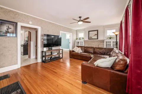 Living - 415 E Weber Rd, Columbus, OH 43202 photo 1 of 2