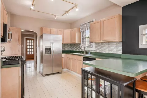 Kitchen - 415 E Weber Rd, Columbus, OH 43202 photo 3 of 5