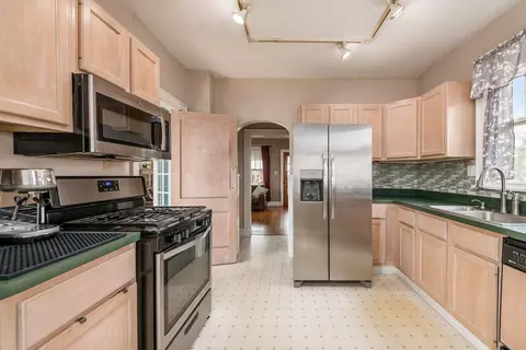 Kitchen - 415 E Weber Rd, Columbus, OH 43202 photo 5 of 5