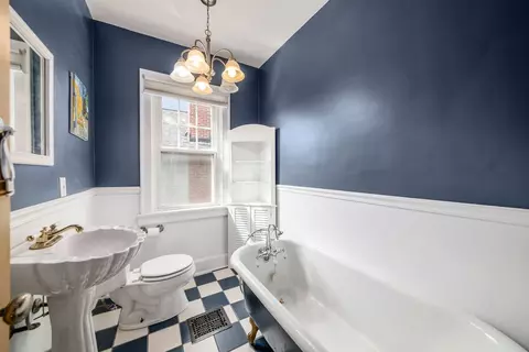 Bath - 415 E Weber Rd, Columbus, OH 43202 photo 3 of 3
