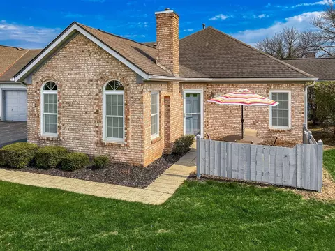 3827 Mill Stream Dr #20, Hilliard, OH 43026