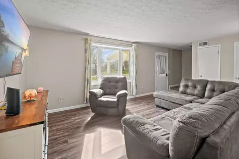 49 Hillcrest Dr, Willard, OH 44890 photo 5