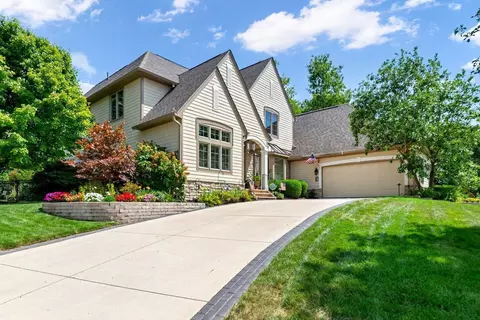665 Matthews Brook Ln, Powell, OH 43065