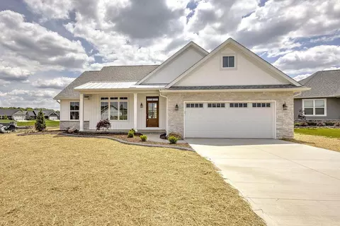 213 De Rosa Dr, Johnstown, OH 43031