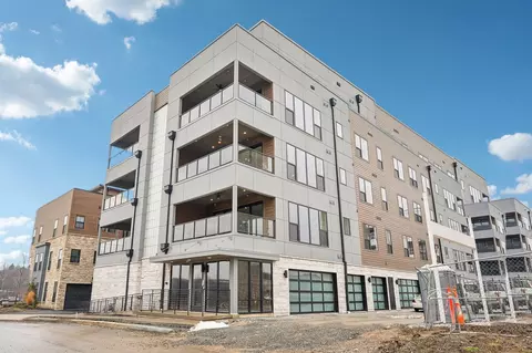2842 Gunnison Dr #302, Columbus, OH 43228