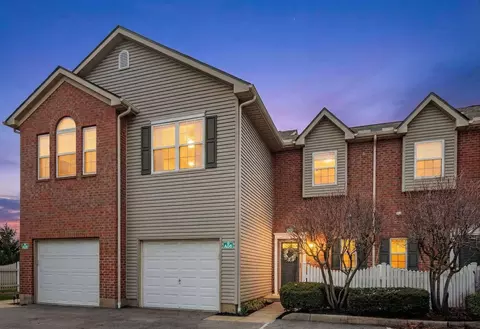 608 Spring Valley Dr, Lewis Center, OH 43035
