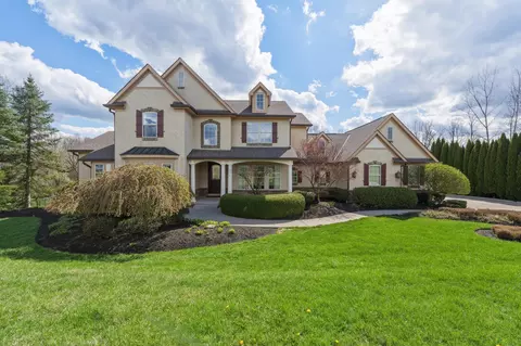 123 Hidden Hills Dr, Pataskala, OH 43062