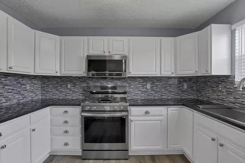 Kitchen - 112 Harvard Loop, Delaware, OH 43015 photo 5 of 7