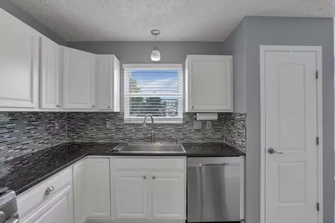Kitchen - 112 Harvard Loop, Delaware, OH 43015 photo 6 of 7