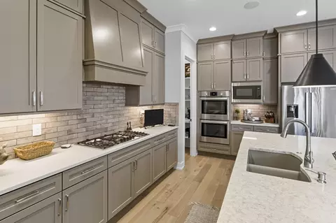 Kitchen - 3327 Wolf Ridge Dr, Dublin, OH 43017 photo 4 of 5