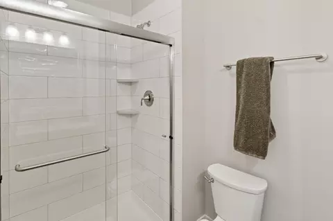 Bath - 3327 Wolf Ridge Dr, Dublin, OH 43017 photo 7 of 7
