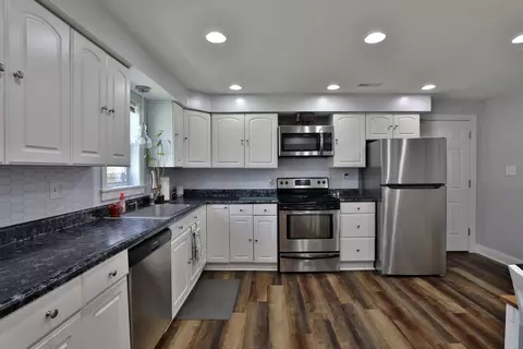 Kitchen - 5514 Fairfield Rd, Orient, OH 43146 photo 2 of 3