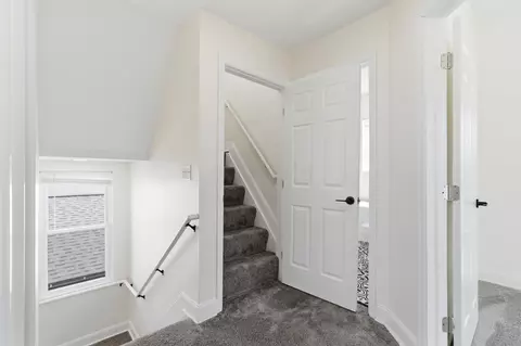 Entry Way - 633 E Starr Ave, Columbus, OH 43201 photo 4 of 5