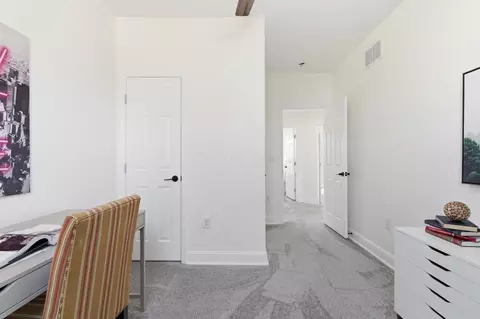 Entry Way - 633 E Starr Ave, Columbus, OH 43201 photo 3 of 5